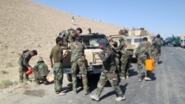 تصویر از نیروهای امنیتی افغان ولسوالی سراب ارزگان را رها کرده اند