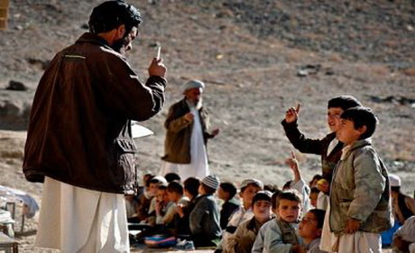 تصویر از به بیش از یک هزار معلم در کابل زمین توزیع شد