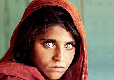 تصویر از شربت گل؛ بانوی رنگین چشم افغانستان برای دو هفته در پاکستان زندانی شد