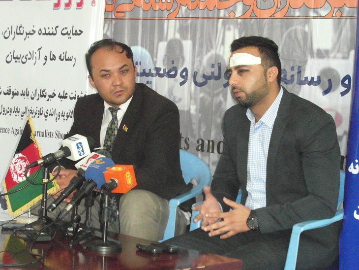 تصویر از مقامات دولتی موازی با مخالفین علیه خبرنگاران خشونت می کنند