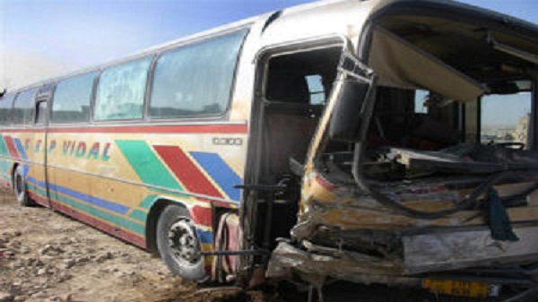 تصویر از حادثه ترافیکی وحشتناک در قندهار/ ۴۱ نفر کشته و زخمی شدند
