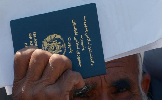 تصویر از برخورد تبعیض آمیز در اداره پاسپورت میدان وردک