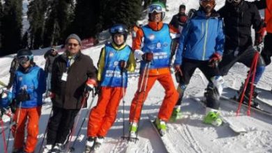 تصویر از بانوی اسکی‌باز افغان از رقابت‌های این رشته در پاکستان مدال گرفت