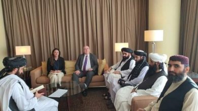 تصویر از دیدار سرپرست وزیر خارجه طالبان با نماینده بریتانیا در دوحه