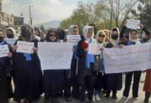 تصویر از زنان معترض در کابل تحصیل را حق مسلم خود دانستند، طالبان 4 زن معترض را دستگیر کردند