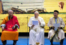 تصویر از دیدار پاپ با رهبرن ادیان مختلف در مغولستان/دین می تواند به استقرار صلح در دنیا کمک کند
