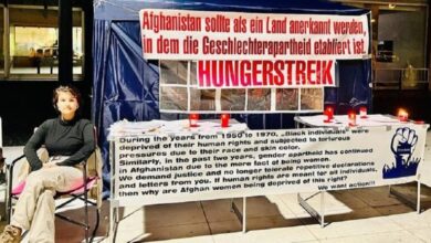 تصویر از دومین روز اعتصاب فعالین حقوق زن افغان در آلمان/حمایت از طالبان زن ستیز باید متوقف شود